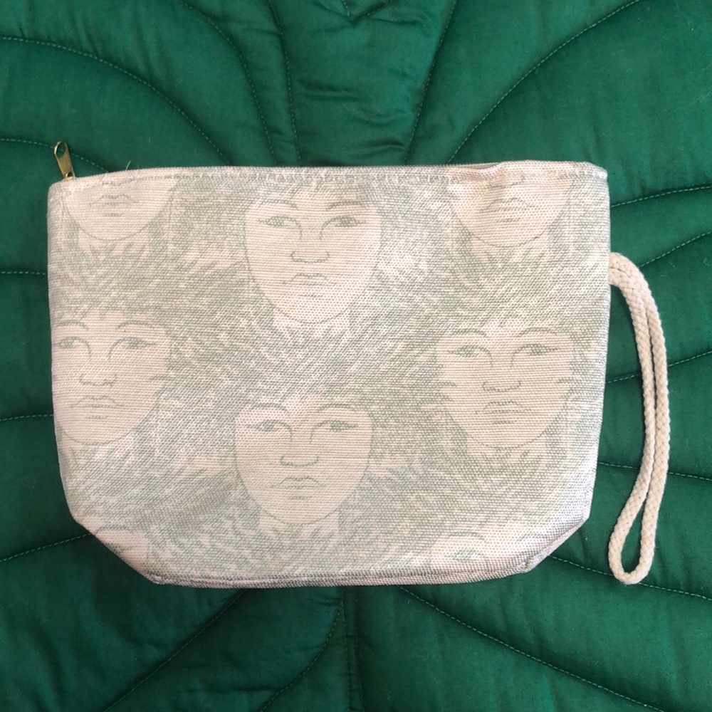 NWOT Manaola Kinolau female Hapu’u fern print green/cream zipper pouch. OS